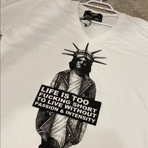 DOMREBEL MONTREAL V NECK👕